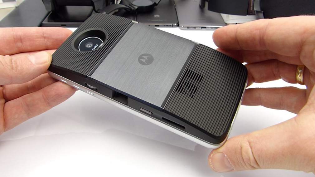 Moto Mods Projector Phone